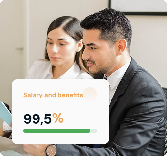 Persona trabajando desde casa en móvil
